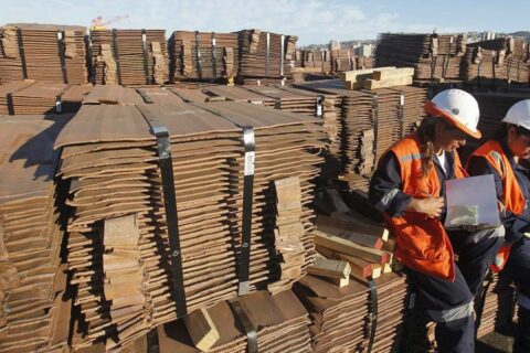 Plusmining acopio de láminas de cobre