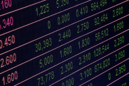 panel con cifras economicas