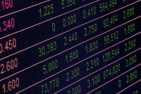 panel con cifras economicas