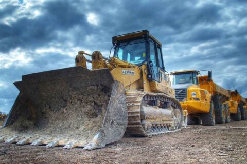 fila de camiones mineros